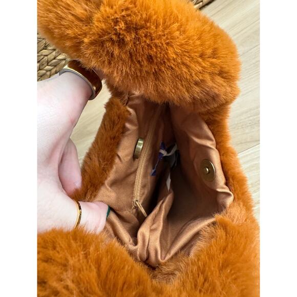 Hat attack faux fur mini tote bag - Picture 2 of 7